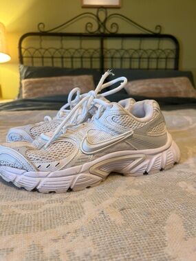 Nike Women’s White Athletic Running Sneakers